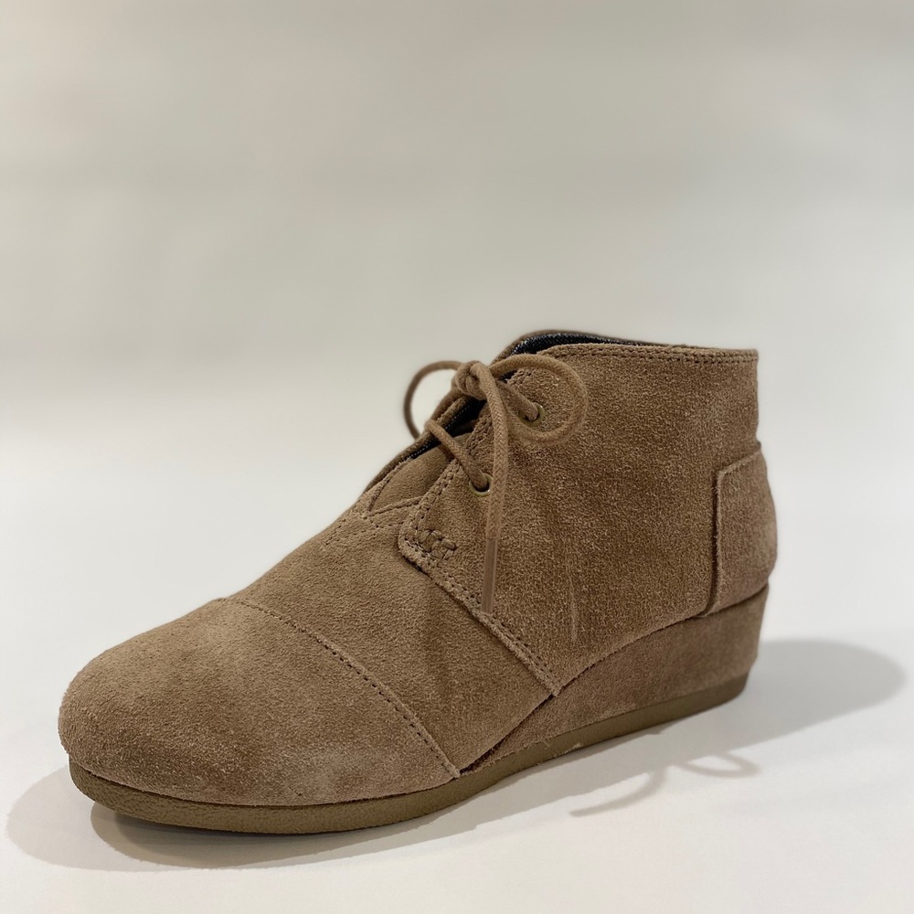 TOMS Girls 2.5